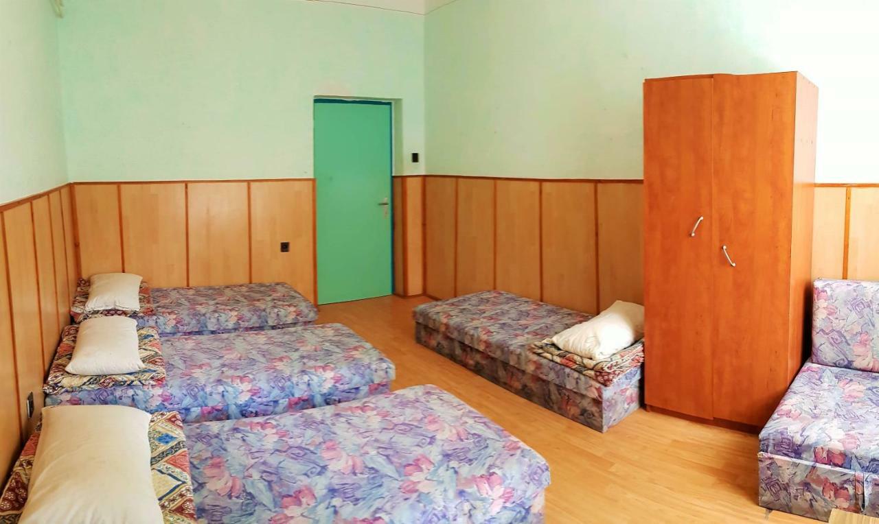 Muskatli Vendeghaz Hostel Parád Buitenkant foto