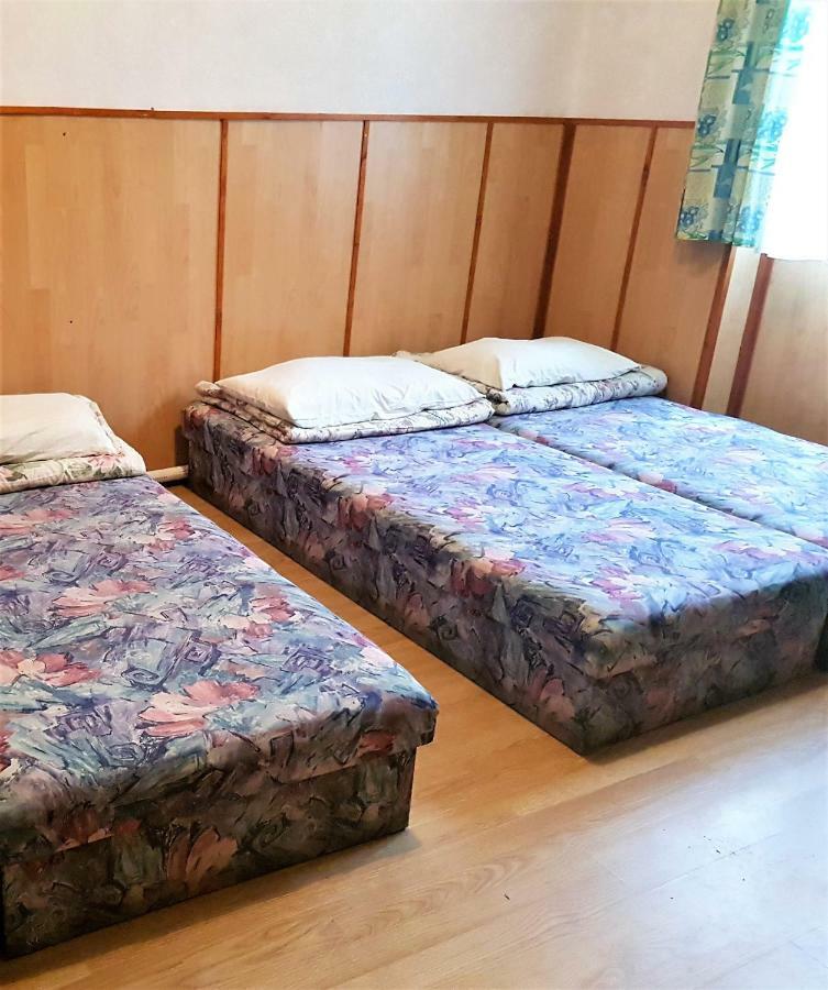 Muskatli Vendeghaz Hostel Parád Buitenkant foto